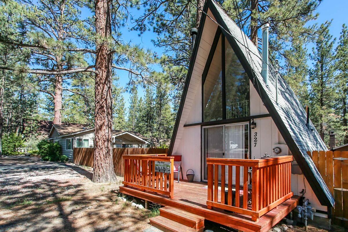 Big Bear Romantic Cabins Exterior